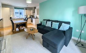 Beautiful, Contemporary 3 Bedroom Apartment