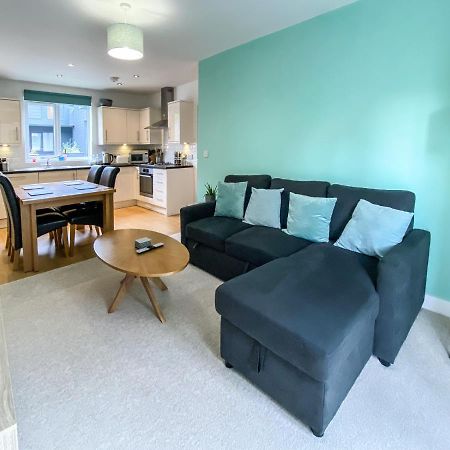 Beautiful, Contemporary 3 Bedroom Apartment Bath Exterior photo