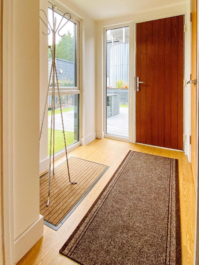 Beautiful, Contemporary 3 Bedroom Apartment Bath Exterior photo
