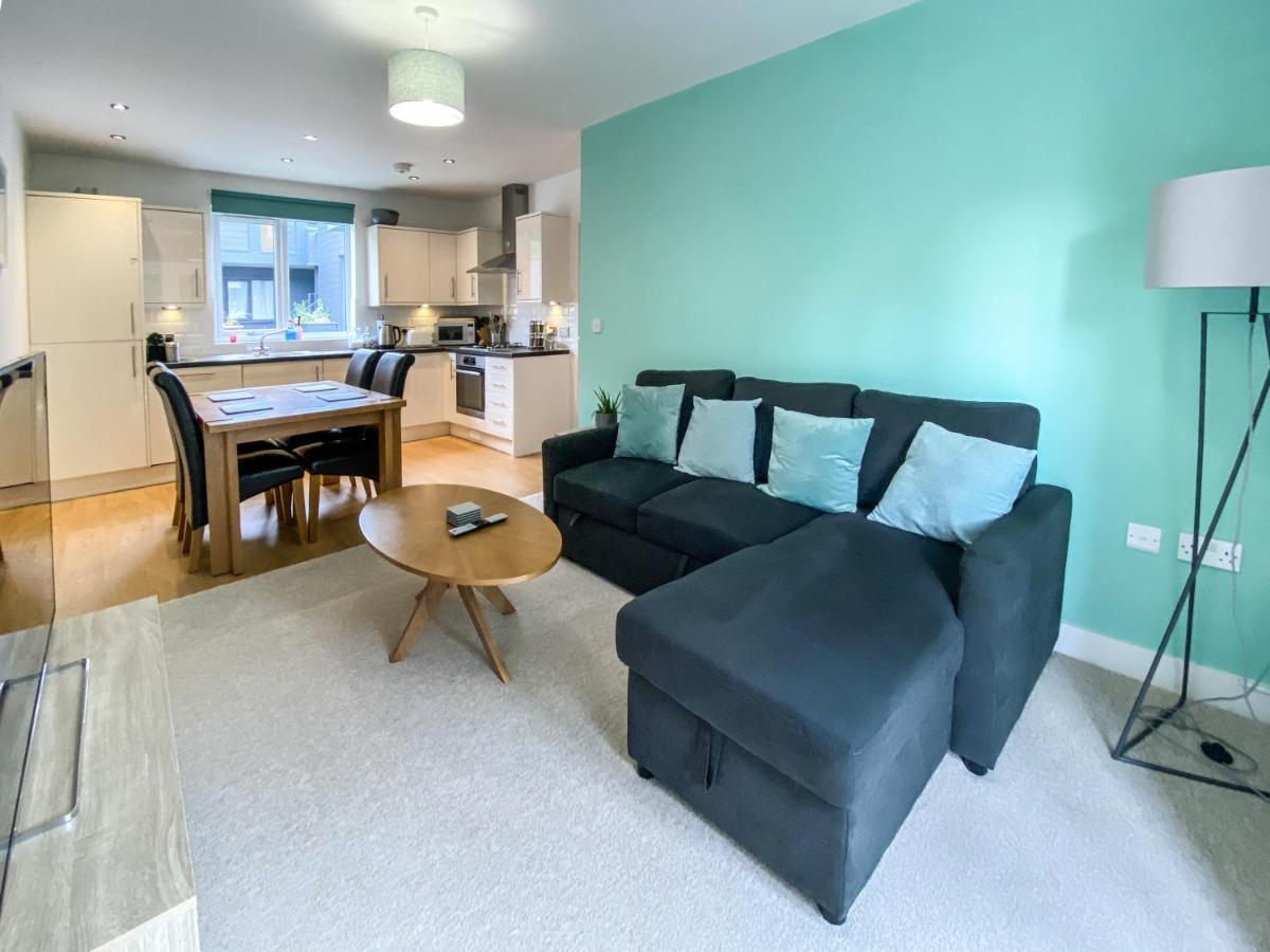 Beautiful, Contemporary 3 Bedroom Apartment Bath Exterior photo